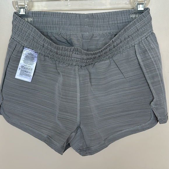 Woman’s Adidas Aeroready Gray Shorts XS New Without Tags - Picture 4 of 7